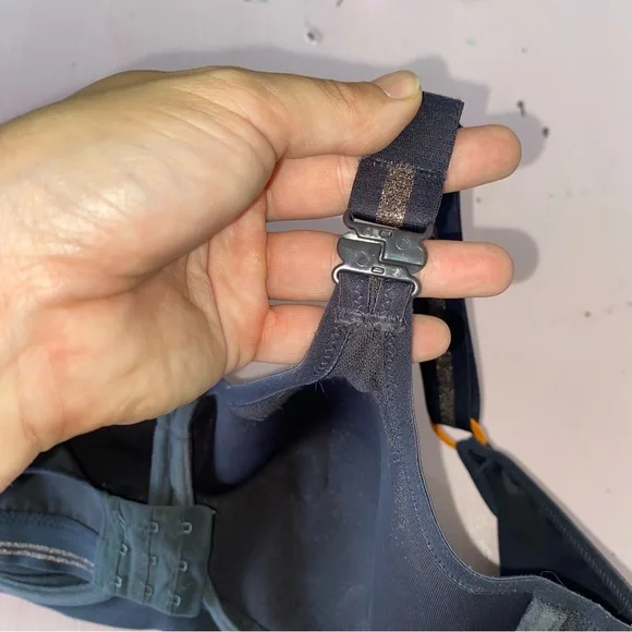 Empirente Sports Bra Sparkly Strap Details, Keyhole Bead, Underwire High Impact
